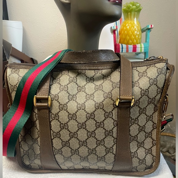 Authentic Vintage Gucci Bag - Picture 2 of 15